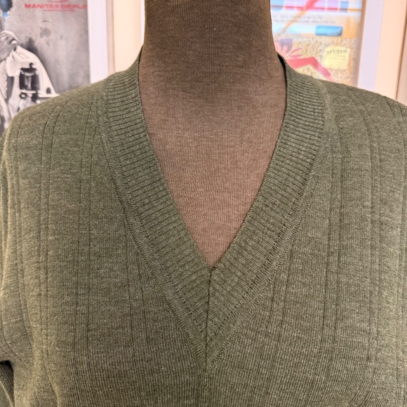 Vintage 90s Olive Green V-Neck Knit Sweater - Picture 4 of 9